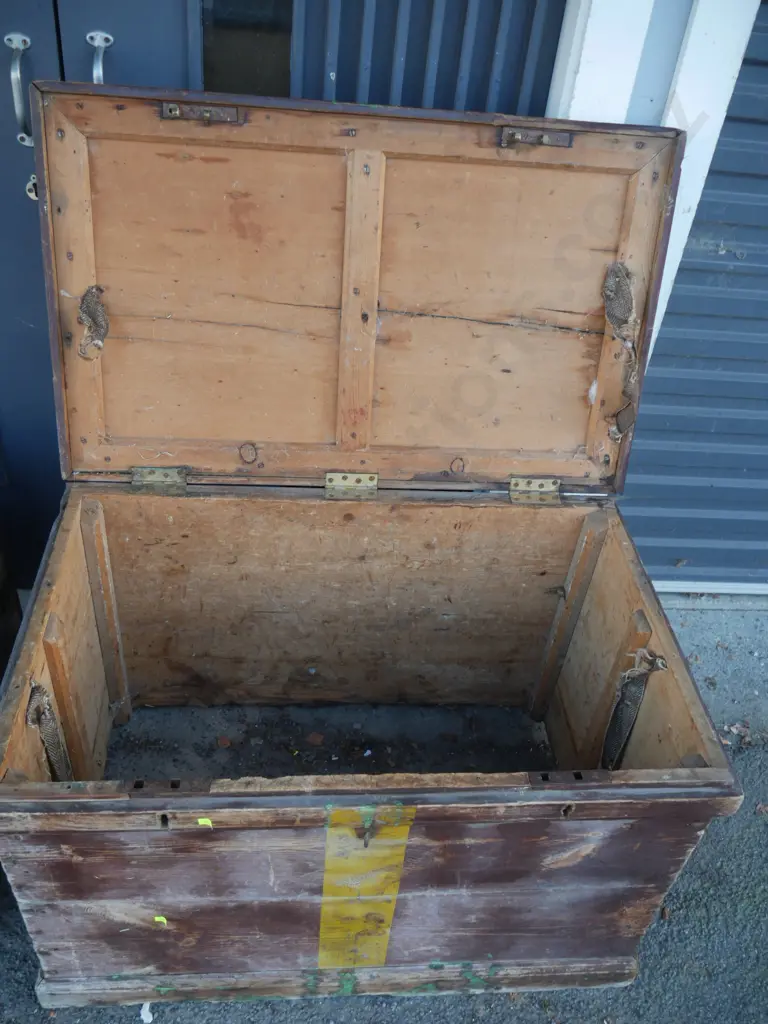 Wooden trunk Image 1++
