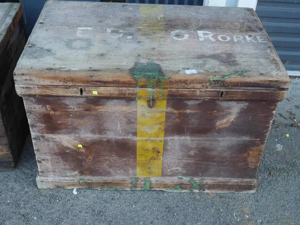 Wooden trunk Image 1++