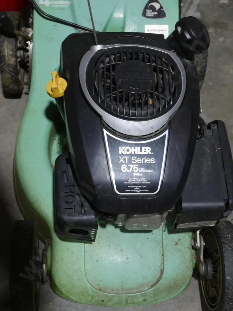 Petrol lawnmower Image 1++