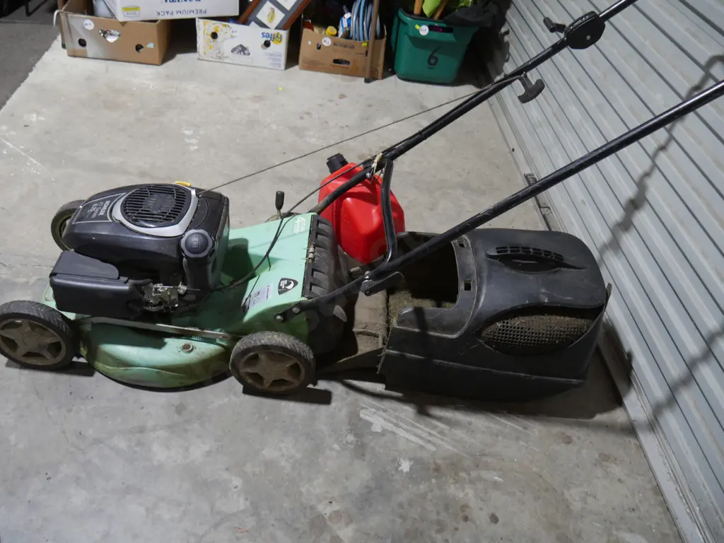 Petrol lawnmower Image 1++