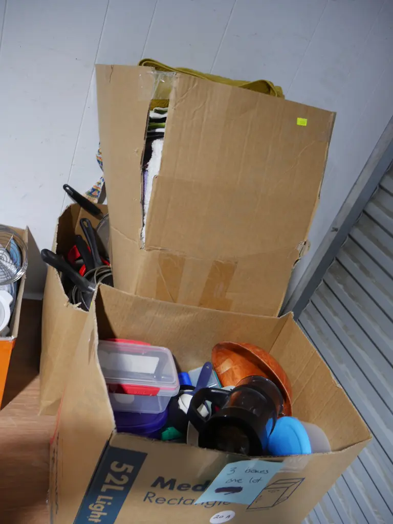 3 boxes of kitchenware Image 1++