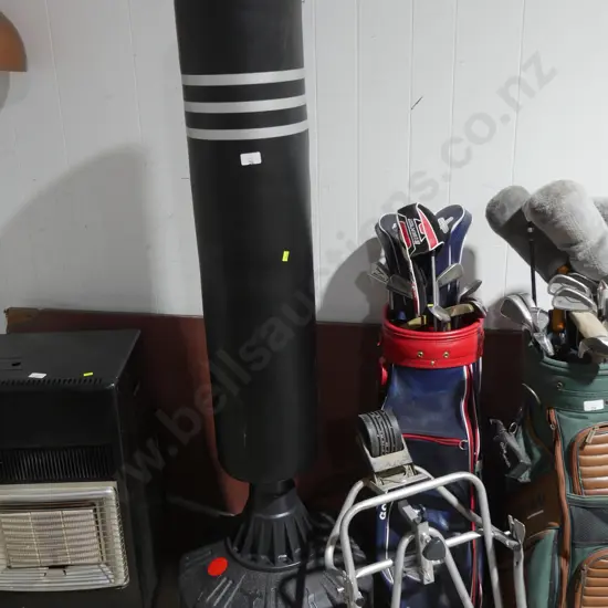 Boxing bag - (missing bolts)