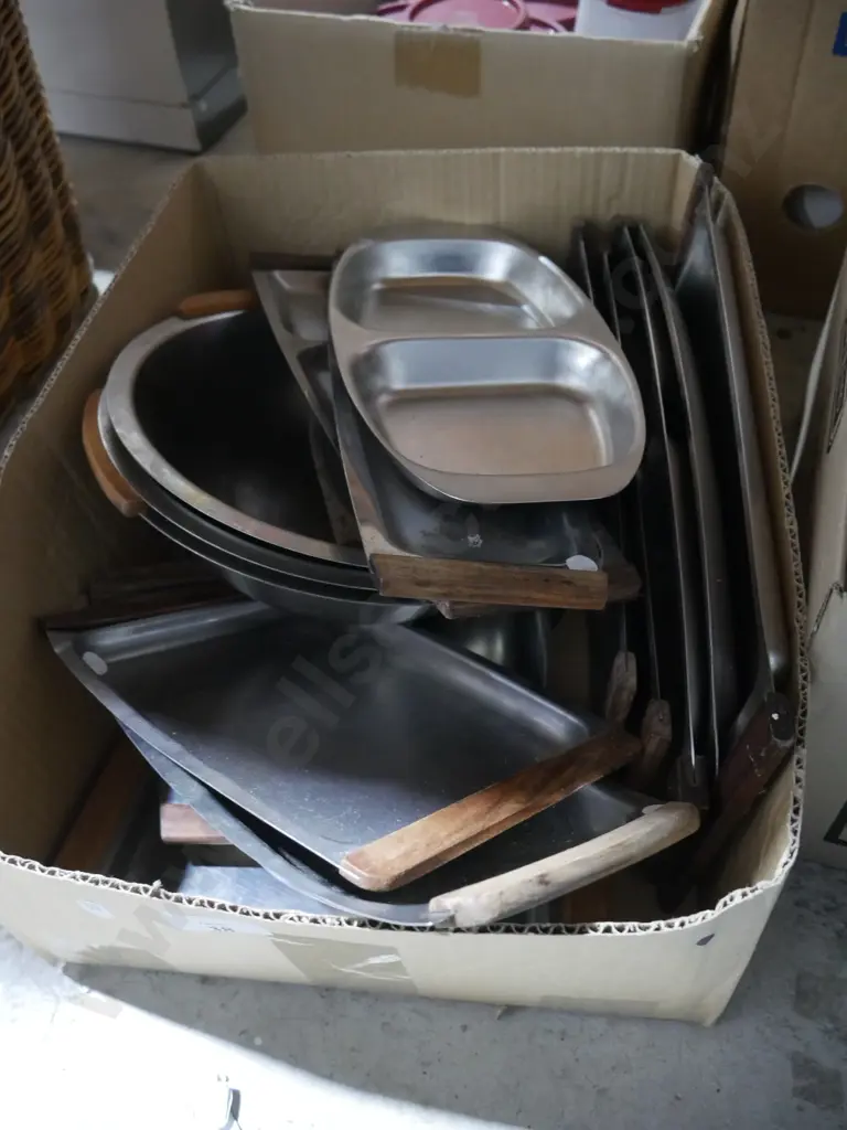 Metal trays Image 1++