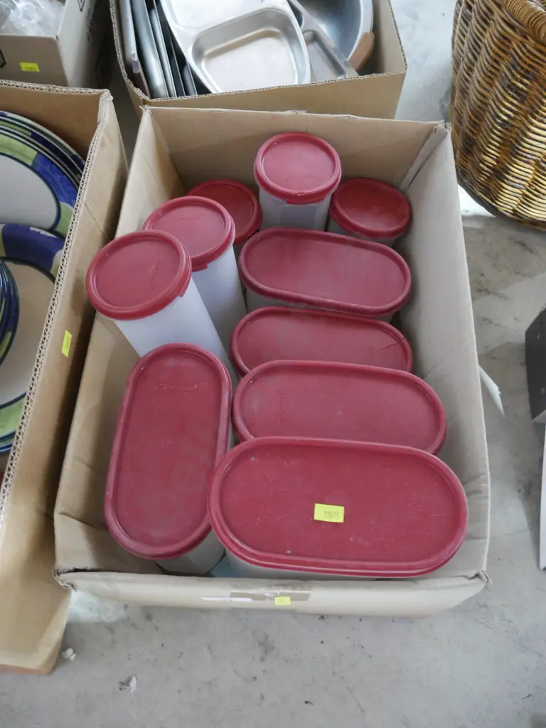 Plastic containers Image 1++