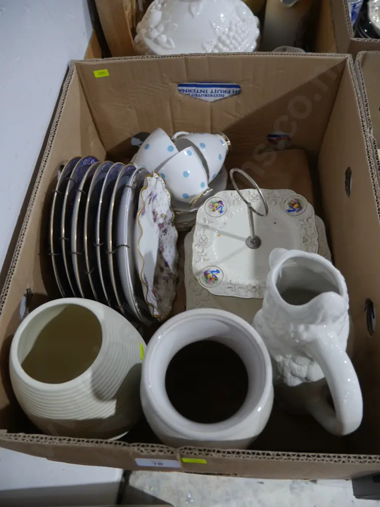 Vases, picture plates etc Image 1++