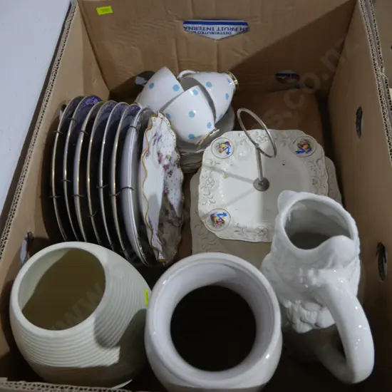 Vases, picture plates etc