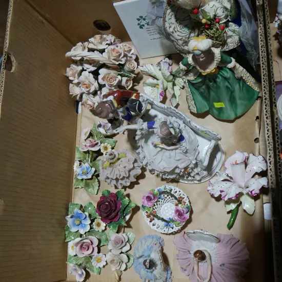 Figurines, porcelain flowers