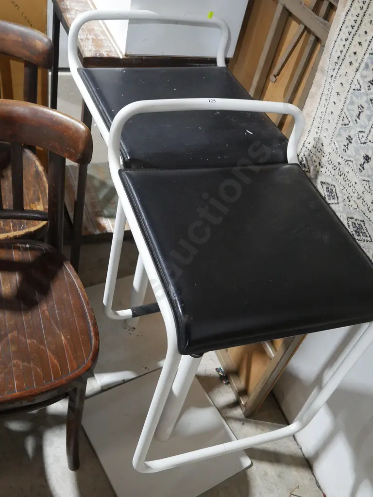 Pair of bar stools Image 1++