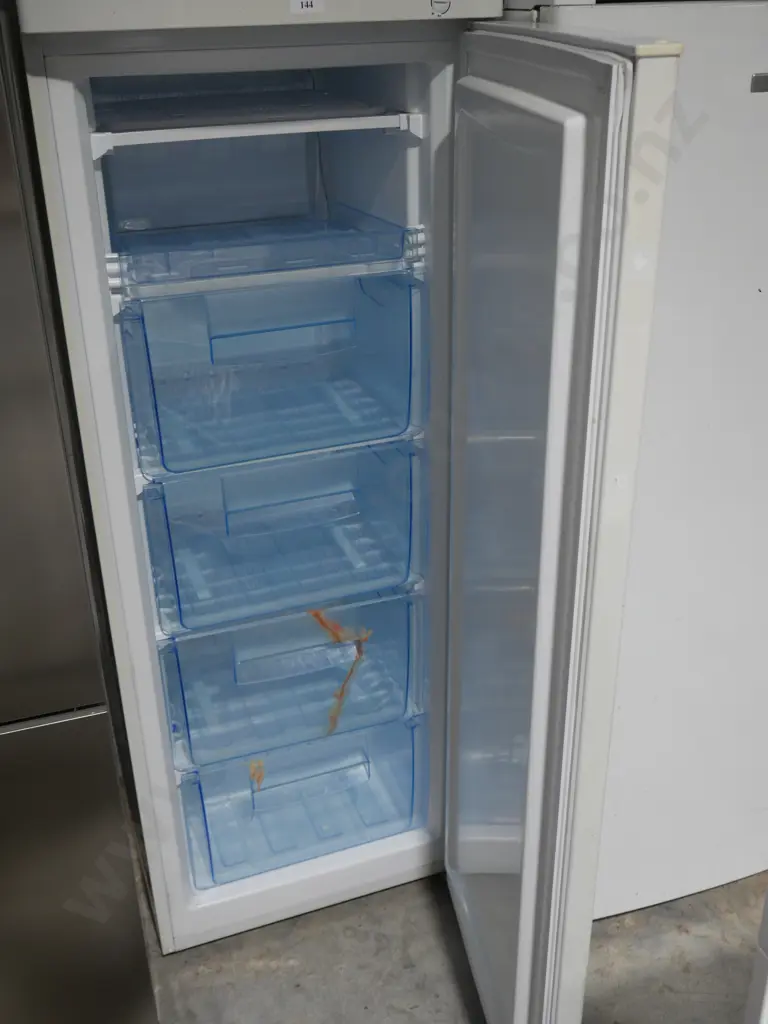 Upright freezer Image 1++