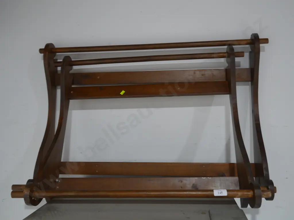 2 wooden towel racks Image 1++