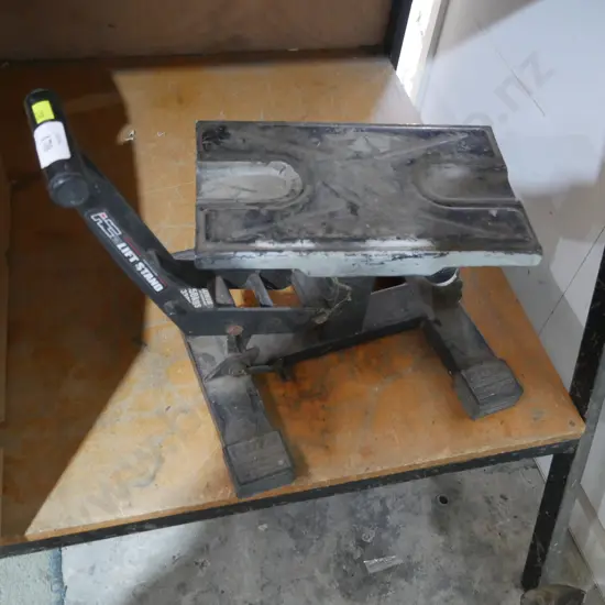 Lift stand