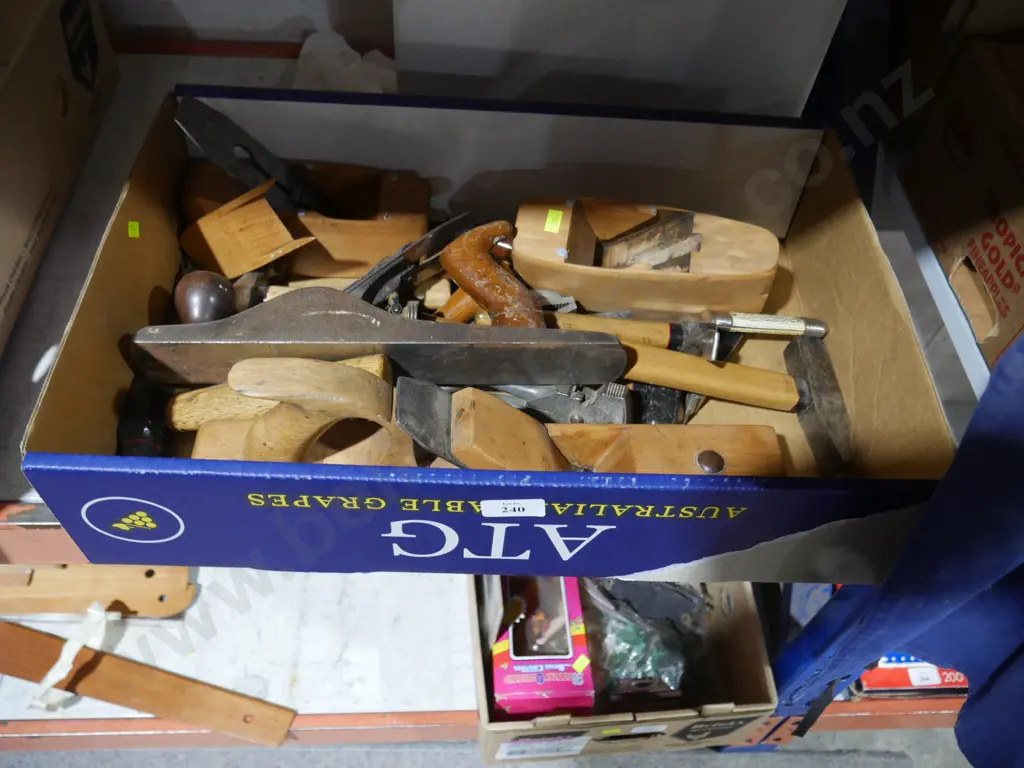 Assorted wood planes etc Image 1++