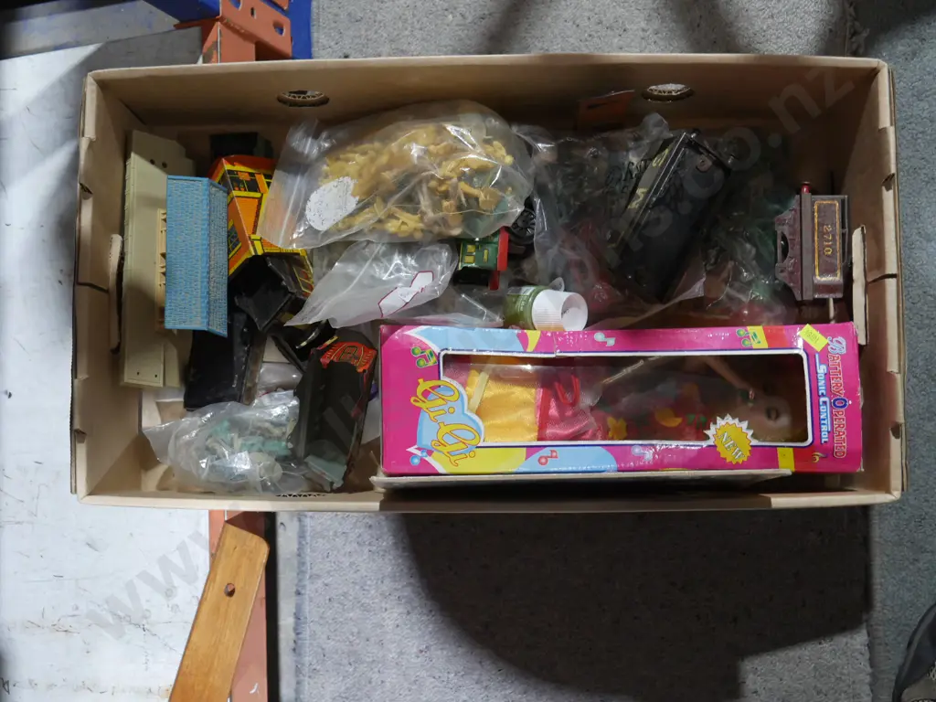 Assorted toys Image 1++
