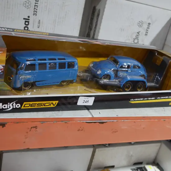 Model Volkswagen van and beetle