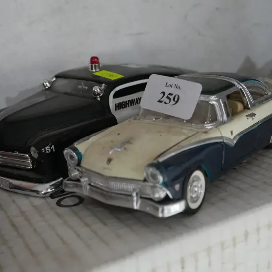 2 model cars