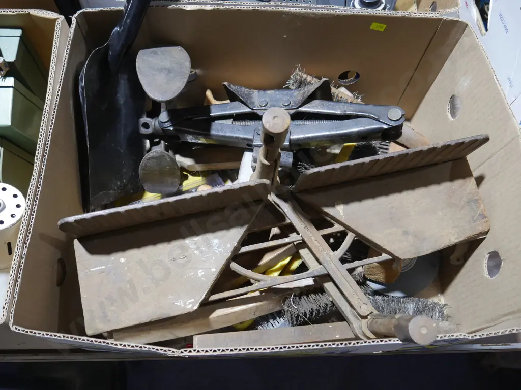 Assorted tools Image 1++