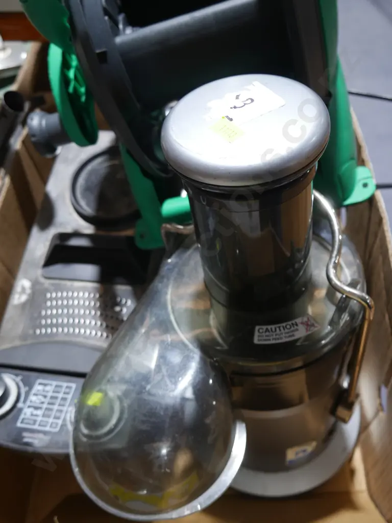 2 boxes hose reel, portable cooker etc Image 1++