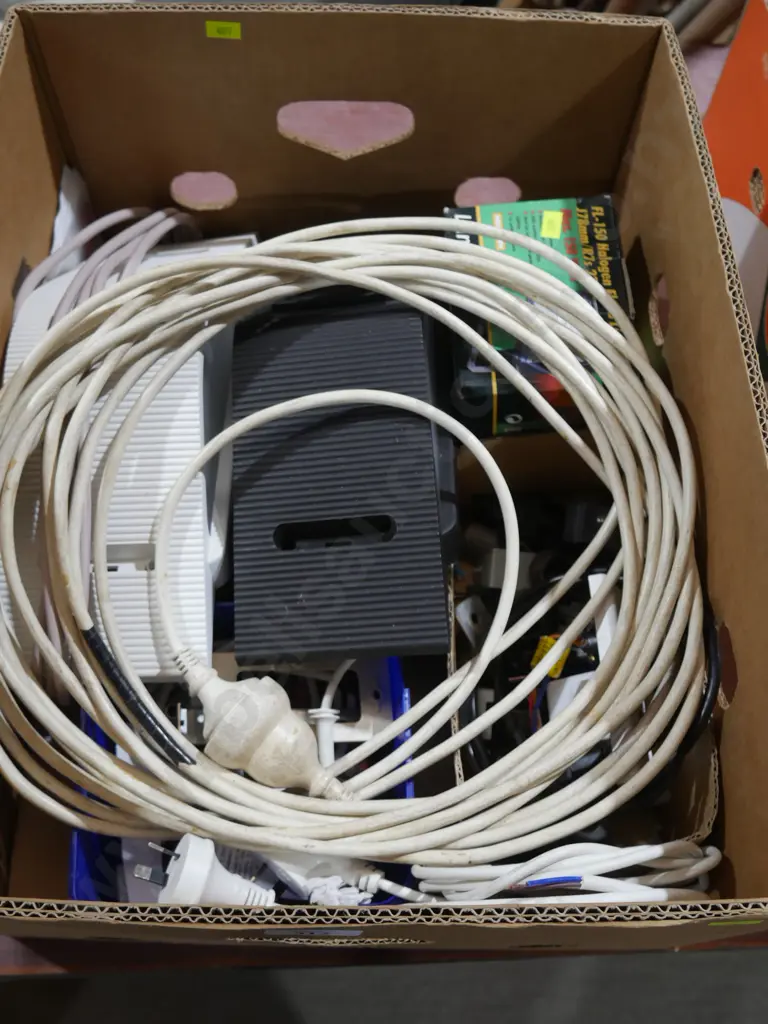 Wall lights, extension cord etc Image 1++