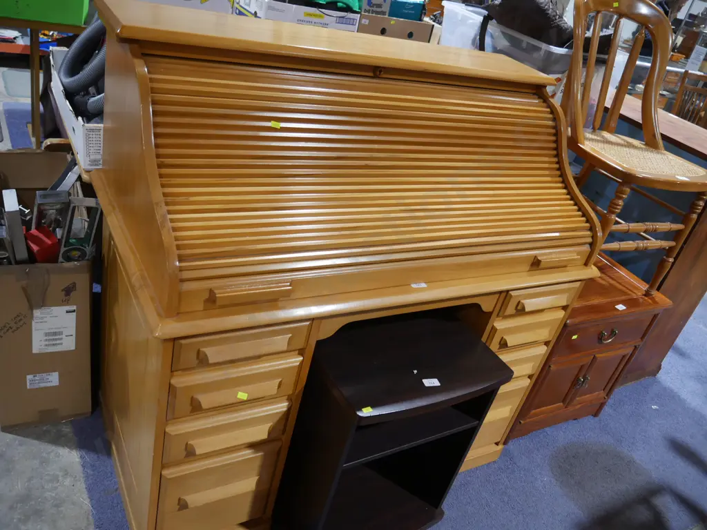 Roll top desk Image 1++