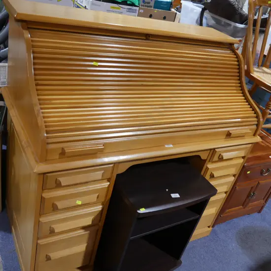 Roll top desk