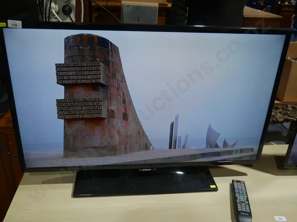 Samsung 40-in TV Image 1++