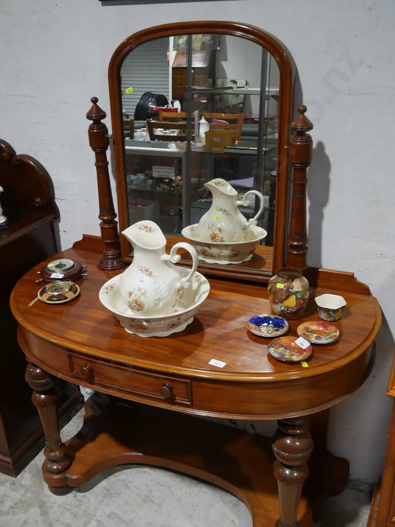 Vintage dressing table Image 1++