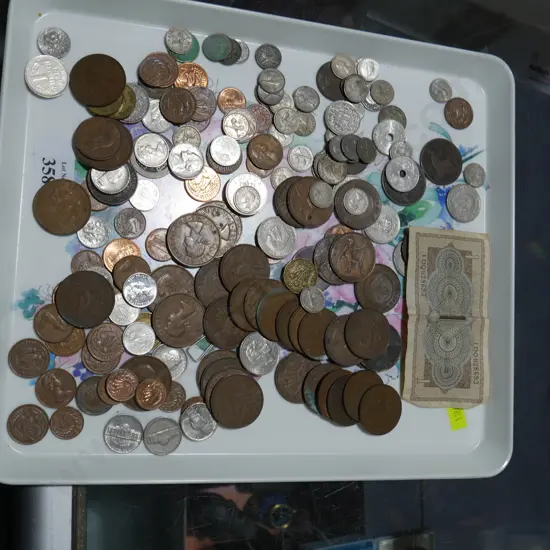 Assorted coins and note