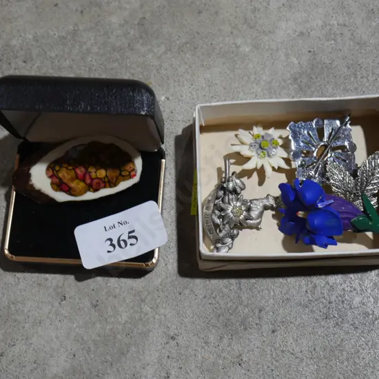 Assorted brooches