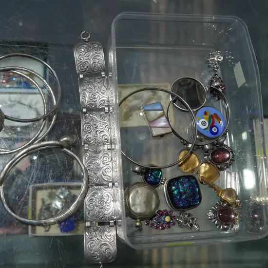 Assorted jewellery