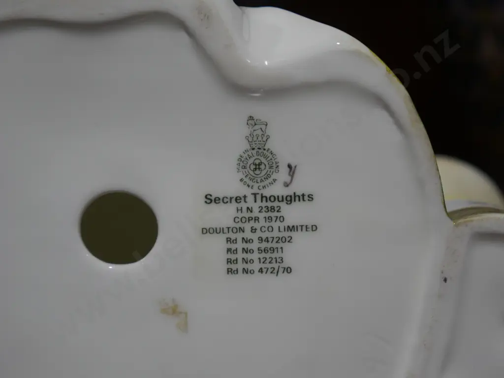Royal Doulton figurine ~ Secret Thoughts Image 1++