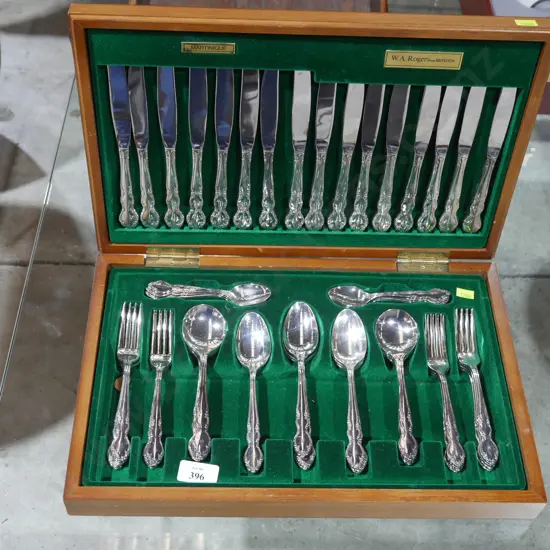 Cased cutlery set