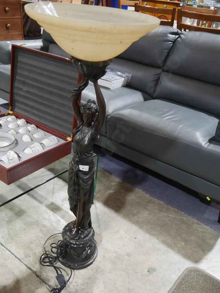 Figurine base lamp Image 1++