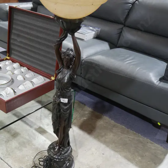 Figurine base lamp
