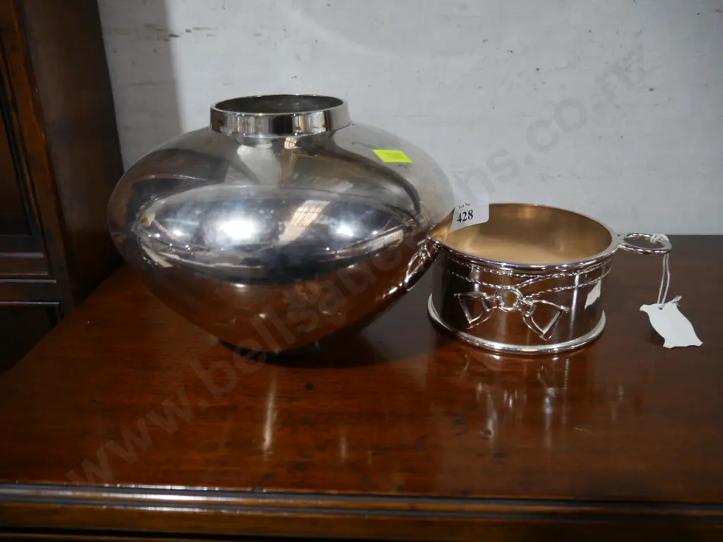 Metal vase etc Image 1++