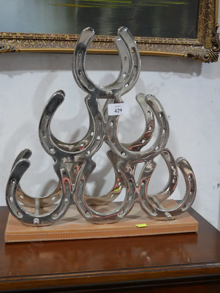 Horseshoe wine rack Image 1++