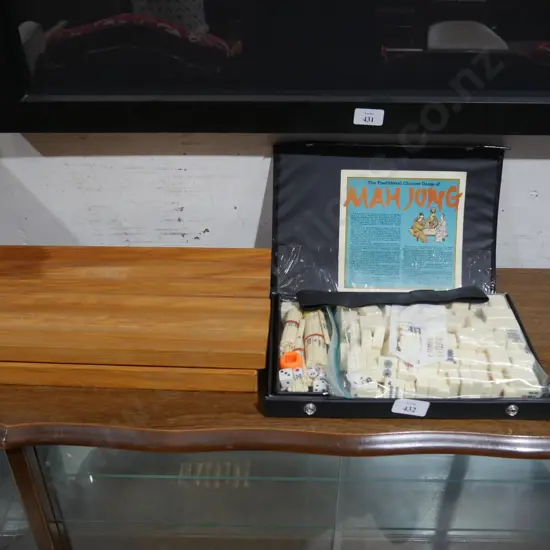Mahjong set