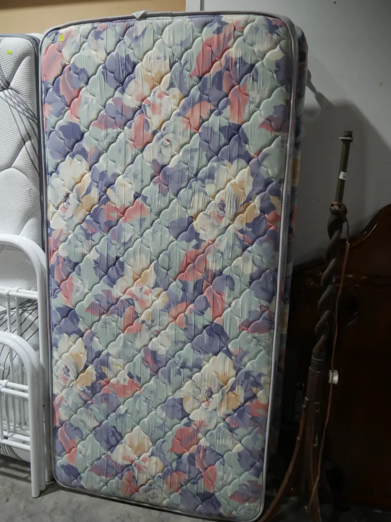 Single base and mattress Image 1++