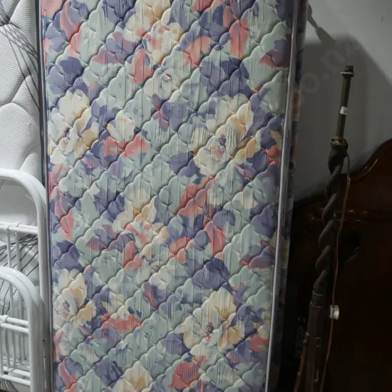 Single base and mattress