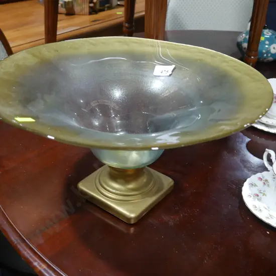 Pedestal bowl