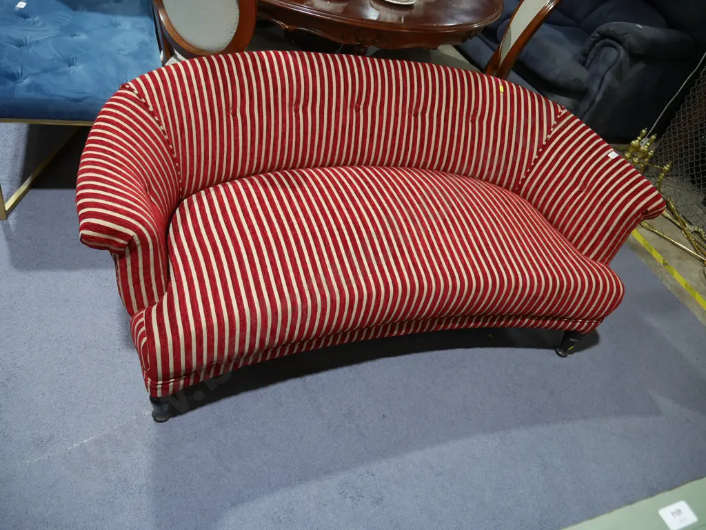 Settee and spare fabric Image 1++