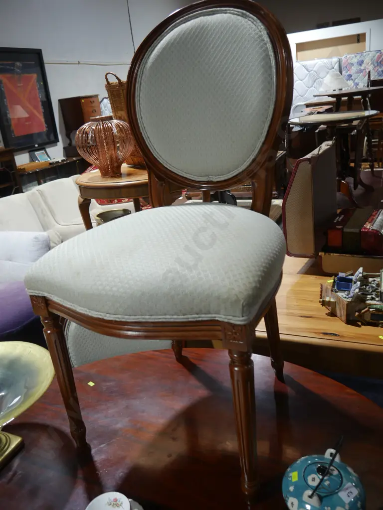 Dining table and 5 chairs Image 1++