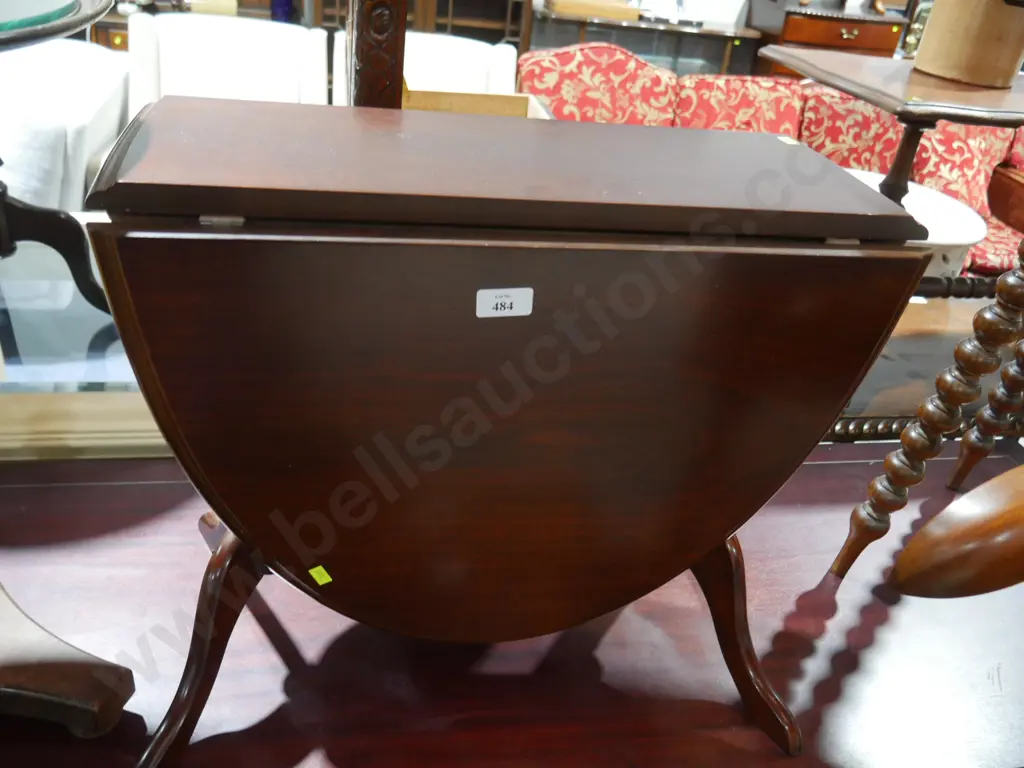 Dropside occasional table Image 1++