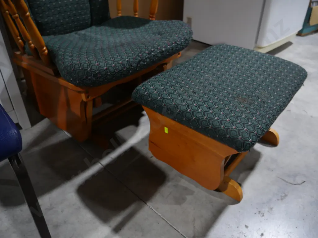 Rocking chair and footstool Image 1++