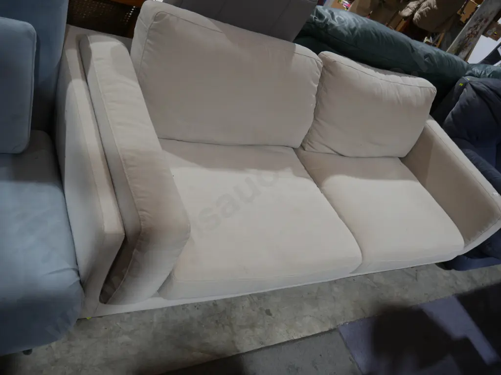 Three seater settee Image 1++