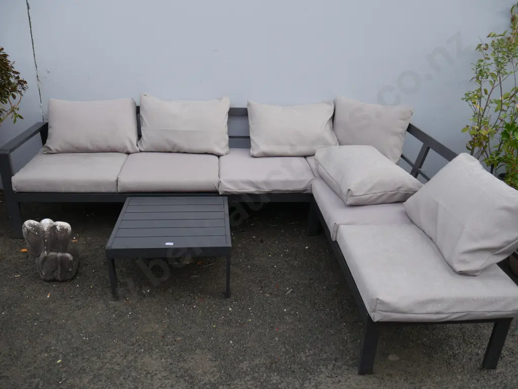 Outdoor lounge suite Image 1++