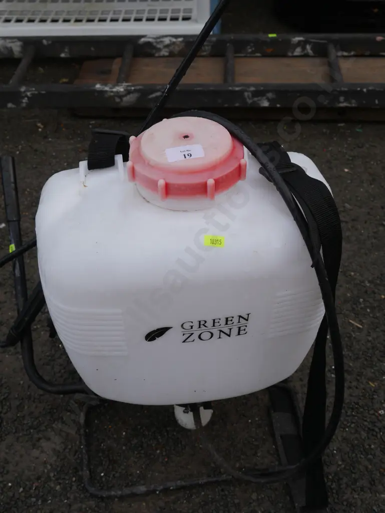 Garden sprayer Image 1++