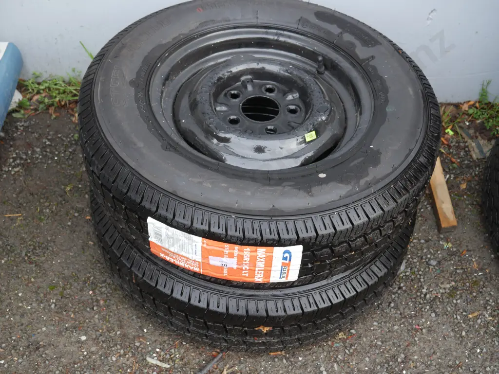 2 tyres Image 1++