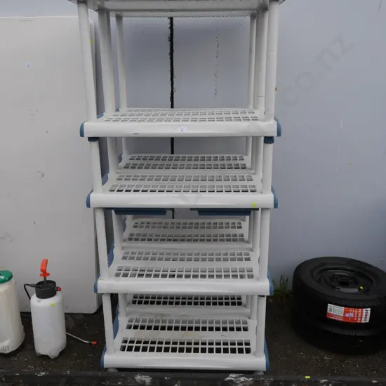 2 plastic shelves