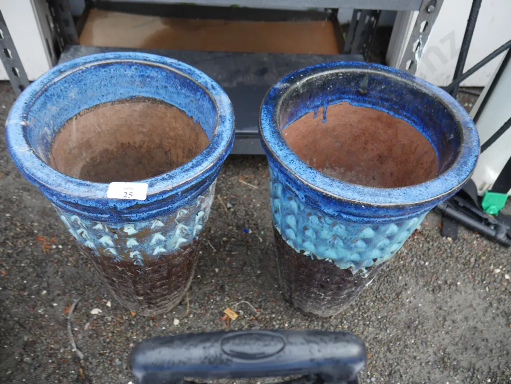 2 plant pots Image 1++