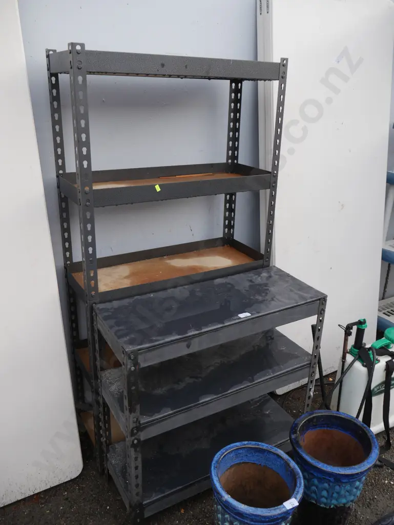2 metal shelves Image 1++